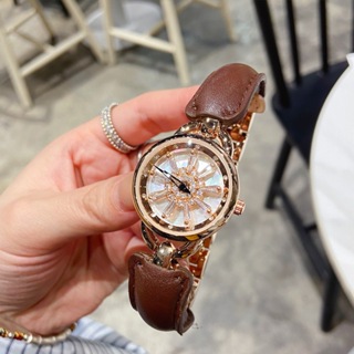 別緻的棕色皮革石英女士手錶,帶旋轉錶盤和閃亮水晶 - 永恆時尚宣言