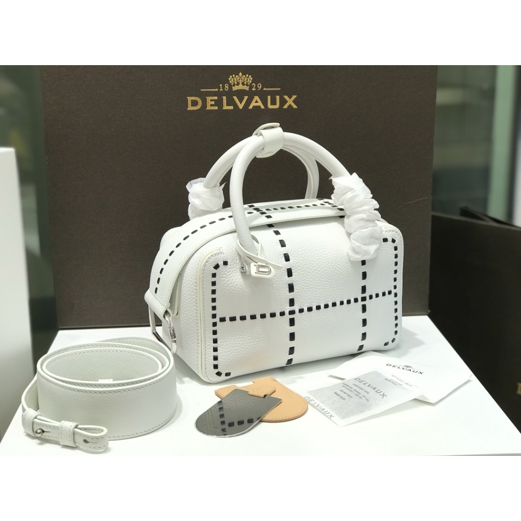 二手 Delvaux】brillant 德爾沃 Cool Box 採用無襯裡皮革，由單張皮料摺疊而成，凸顯奢華氣質。最顯