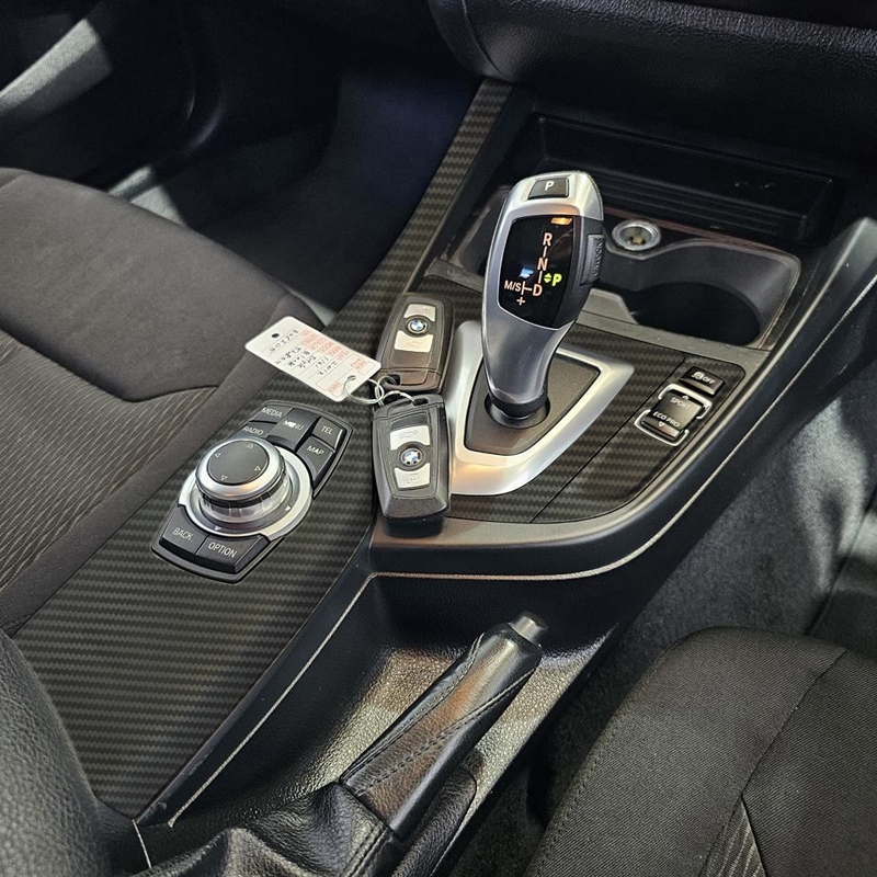 BMW 碳纖維裝飾貼專為寶馬1系f20 116i 118i 120i內飾改裝設計,帶中控齒輪保護膜