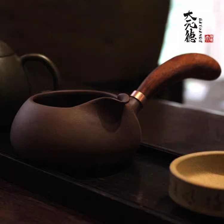 紫砂公道杯中式複古大容量陶瓷木柄側把茶海手工大公杯分茶器