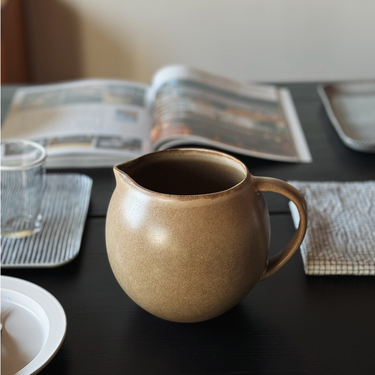 [BW] 陶瓷擺件 水壺 花器 北歐 拙樸自然 霧面棕圓肚手把壺