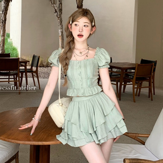 韓版休閒時尚綠色套裝女裝緊身短版刺繡圓領短袖襯衫+高腰不規則A字半身裙兩件套