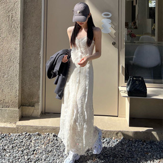 法式氣質溫柔吊帶裙連衣裙女夏季蕾絲設計感小眾開叉洋裝海邊長裙