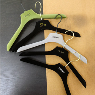 【客製化】【衣架】女服裝店 絲絨 架訂製 褲夾 防滑 無痕黑色 寬肩 塑膠 不起鼓 衣掛