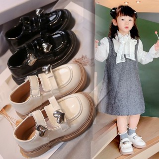 Congme 4-10 歲時尚女童皮鞋蹣跚學步的孩子韓式白色黑色心形平底鞋娃娃正裝鞋學校鞋