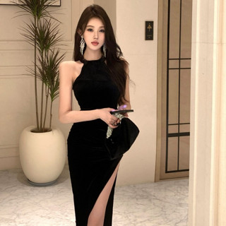 法式聚會派對性感黑色絲絨長裙女裝緊身收腰高階感不規則設計露肩圓領無袖中長款緊身洋裝