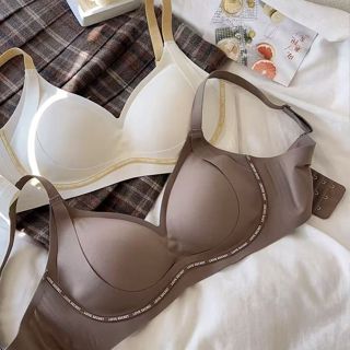 內衣女生 無痕 胸罩 無鋼圈 集中爆乳上託 防下垂 加高側翼收副乳 時尚字母印花 夏季薄款 吸溼透氣不悶熱 彈力可調整肩