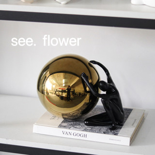 【SEE✿ FLOWER】北歐現代創意抽象抱球人藝術品擺件樣板房裝飾客廳電視櫃家居擺設 現代輕奢樣板房角幾抽象人體球上藝