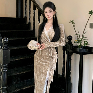 韓版復古尚卡其色絲絨長裙女裝高階感緊身蕾絲拼接V領長袖中長款緊身洋裝