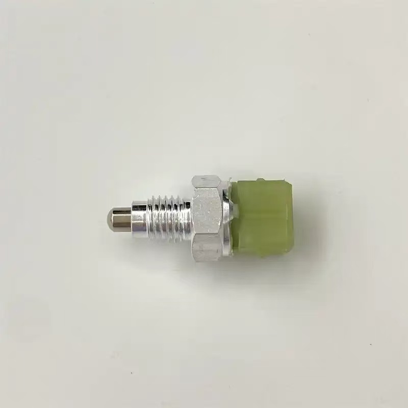 BMW 寶馬e32 E34 E36 E46 E82 E90倒車燈開關
