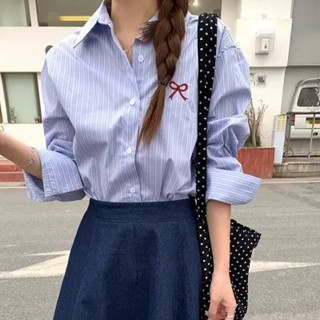 【NZN】 韓版藍色條紋刺繡襯衫女春季時尚學院風長袖上衣