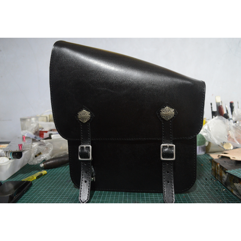 哈雷fatboy streetbob breakout三角包搖臂包機車Leather Swing Arm Bag哈雷軟尾