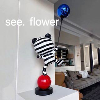 【SEE✿ FLOWER】現代極簡卡通雜技小熊擺件客廳電視櫃旁兒童房樣板房氣球熊裝飾品 雜技卡通熊桌面雕塑酒店大廳室內軟