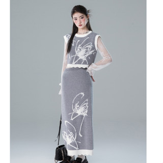韓版休閒時尚灰色刺繡針織套裝女裝緊身短版圓領無袖上衣+高腰中長款直筒半身裙兩件套