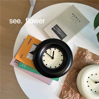 【SEE✿ FLOWER】北歐ins黑白圓形桌面時鐘擺件北歐簡約家用臥室床頭靜音裝飾檯鐘 風桌面時鐘裝飾擺件簡約現代臥室