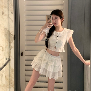 韓版休閒時尚米白色套裝女裝緊身短版圓領單排扣無袖蕾絲上衣+高腰A字半身裙兩件套