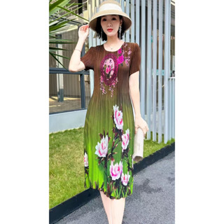 【現貨新品首發】 高品質褶皺短袖洋裝 三宅一生衣服 碎花彈力過膝中長裙 度假穿搭 母親洋裝 媽媽夏天衣服