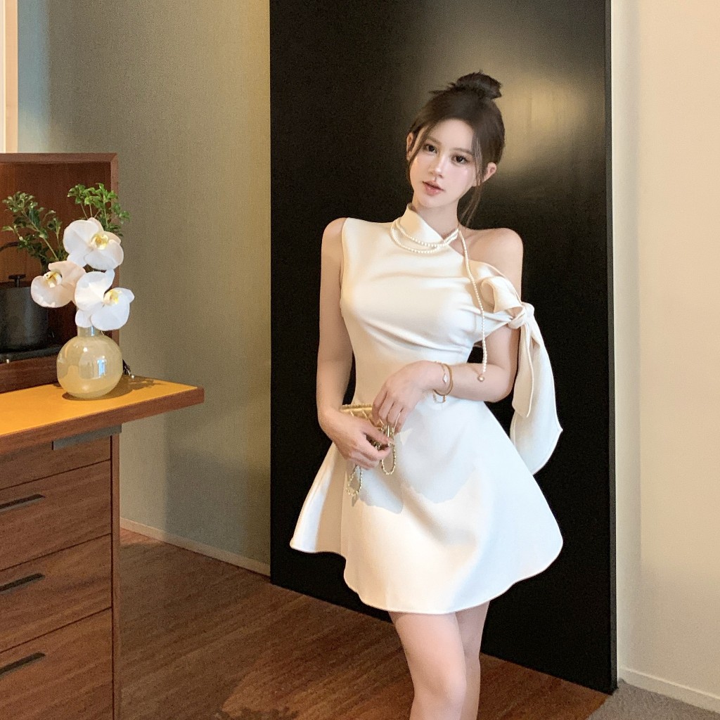 韓版聚會派對性感米白色單肩洋裝女裝緊身斜領露肩綁帶蝴蝶結無袖A字洋裝