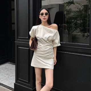 韓版夏季新品街頭潮流米白色洋裝女裝緊身斜領露肩短袖包臀緊身洋裝