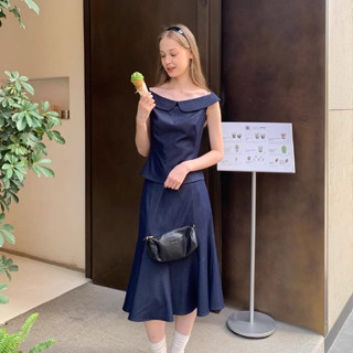 韓版夏季新品旅行度假深藍色時尚套裝女裝緊身一字領無袖上衣+高腰中長款A字半身裙兩件套