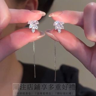 s925銀針防過敏 進口電鍍工藝 保色持久【精品版】鑲嵌5A鋯石楓葉流蘇耳線耳環女 輕奢高階感小眾耳墜耳飾