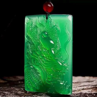 天然冰種帝王綠翡翠色龍牌 陽綠生肖龍玉牌玉佩
