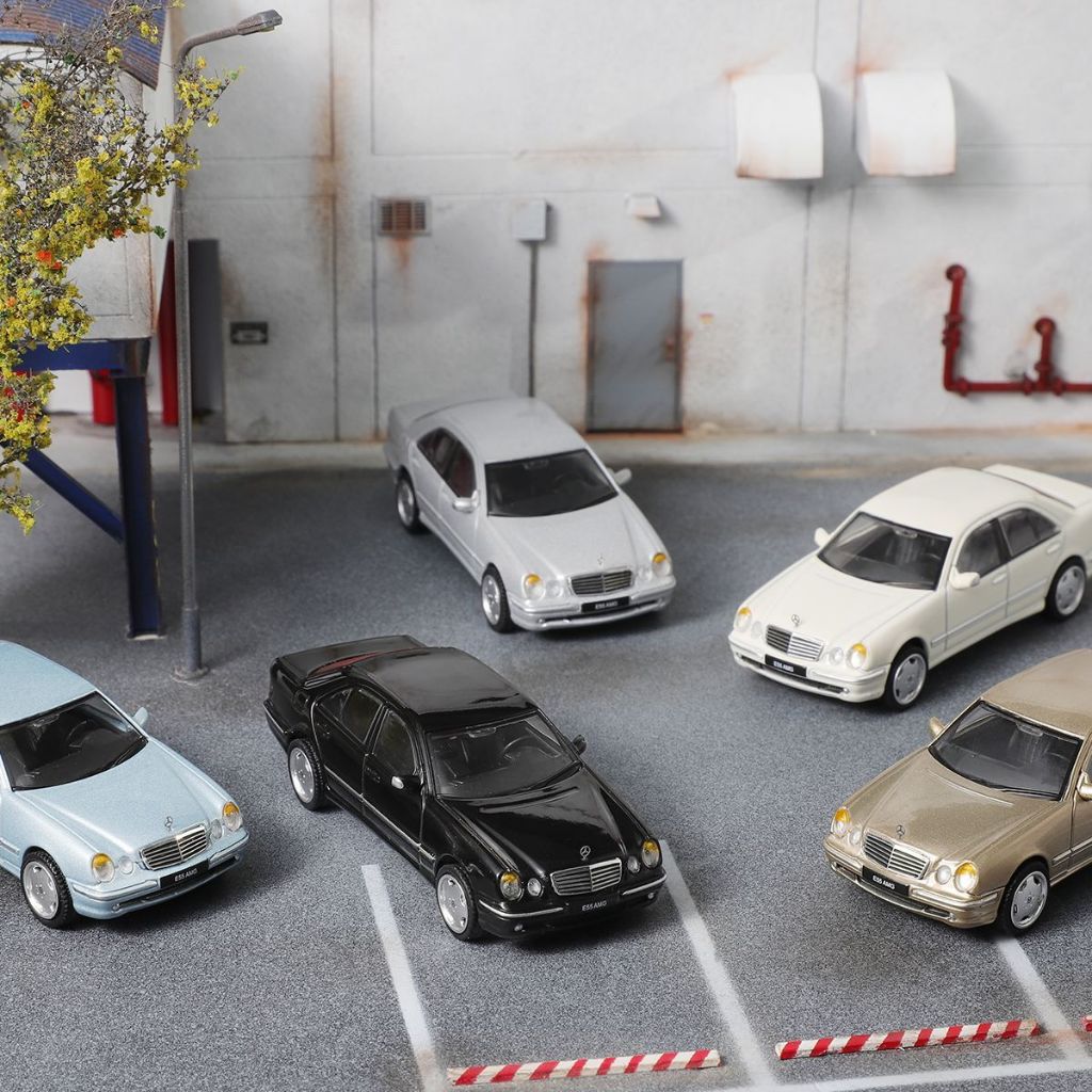 DCT 1:64 Mercedes Benz E55 AMG W210 合金微型汽車模型壓鑄金屬靜態模型汽車收藏兒童玩具
