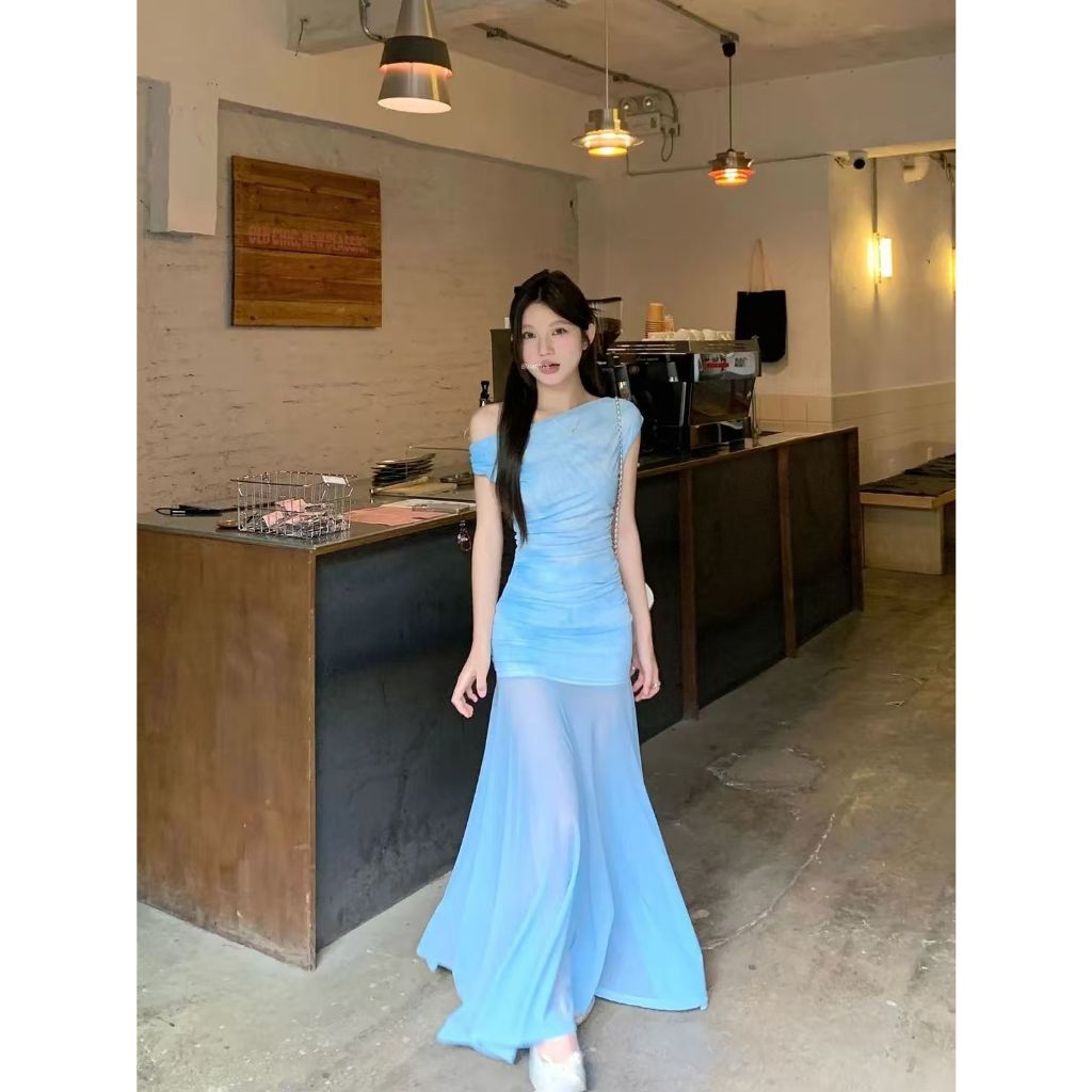 【Black strawberry】設計感藍色扎染斜露肩拼接網紗收腰魚尾洋裝