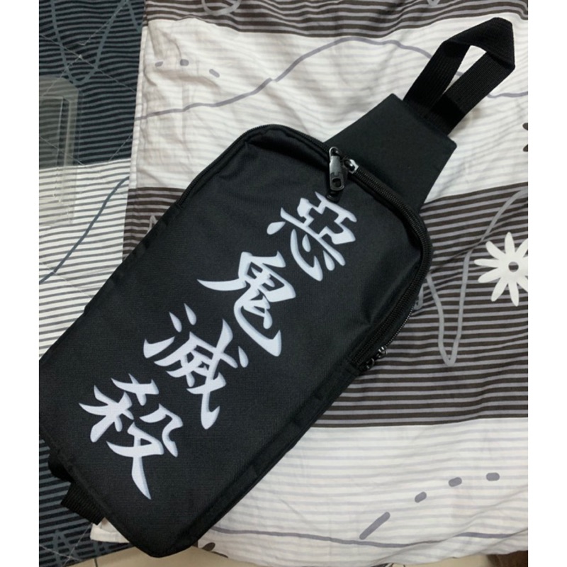 鬼滅之刃 惡鬼滅殺側包胸包 日版 蝦皮購物