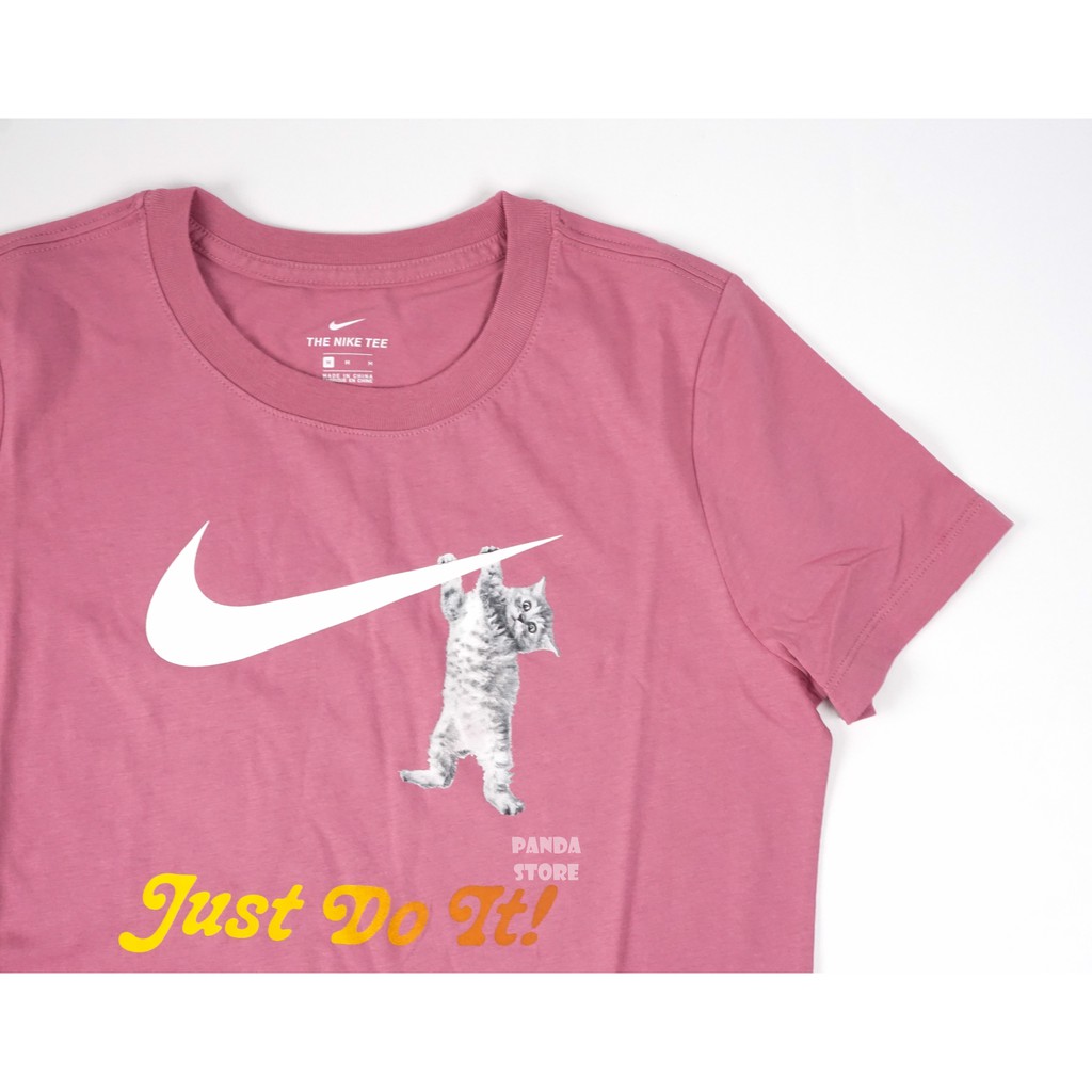 胖達）NIKE NSW JUST DO IT 貓咪 短袖 短T DA2481-614 粉紅色 女