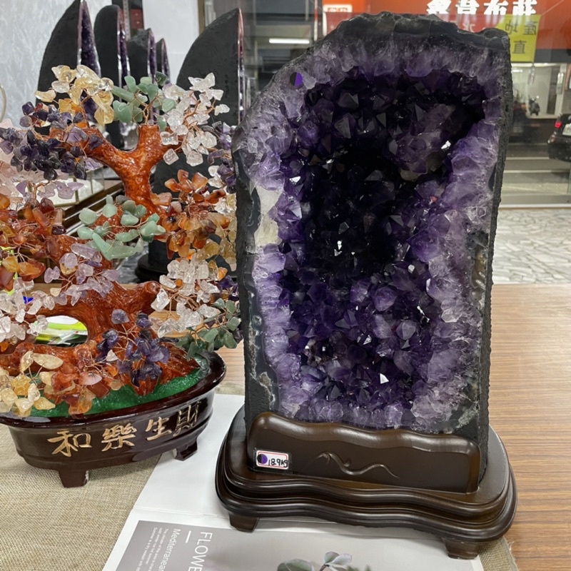 頂級巴西🇧🇷紫水晶洞 ESP+✨18.9kg❤️共生瑪瑙邊✅共生方解石✨共生紫水晶簇（花🌸木型紫水晶洞 招財 招貴人