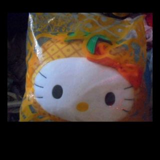 Hello Kitty 陽光鳳梨 抱枕 ( 麥麥幫 仲夏農場抱枕 麥當勞 枕頭 玩具 )