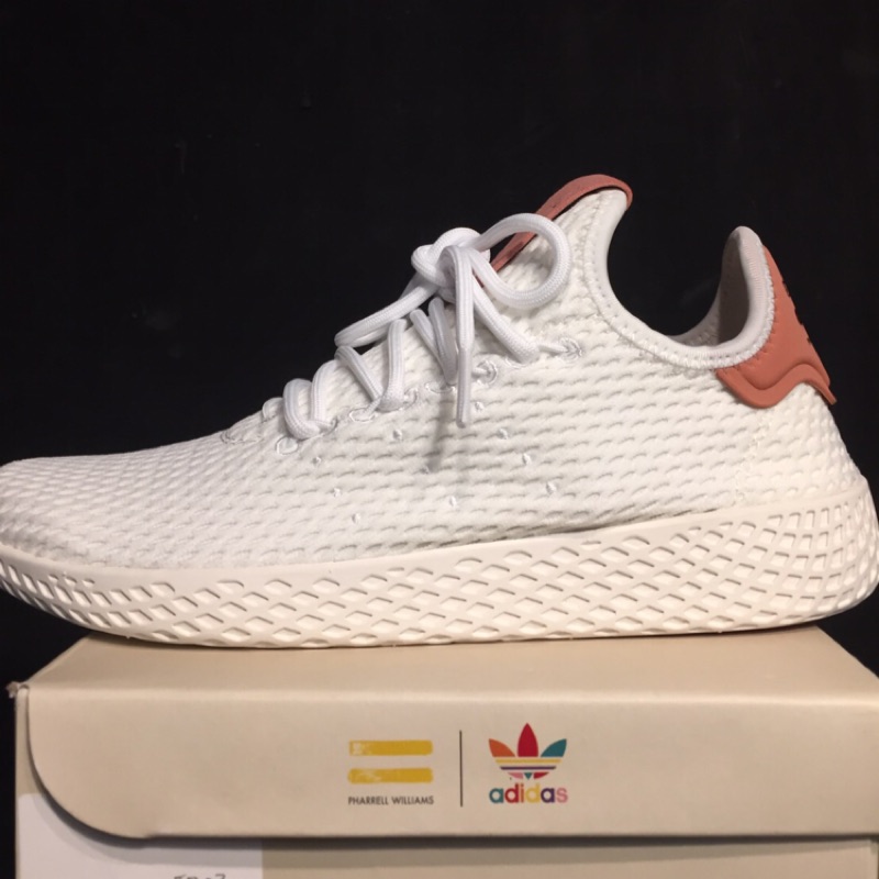 PHARRELL x Adidas Tennis Hu菲董聯名粉紅