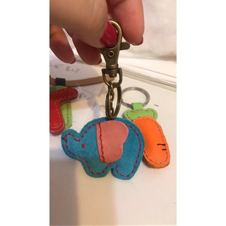 💕💕☆Y.C.☆Shop 手工牛皮 鑰匙圈 吊飾 字母 客製化設計 大象🐘