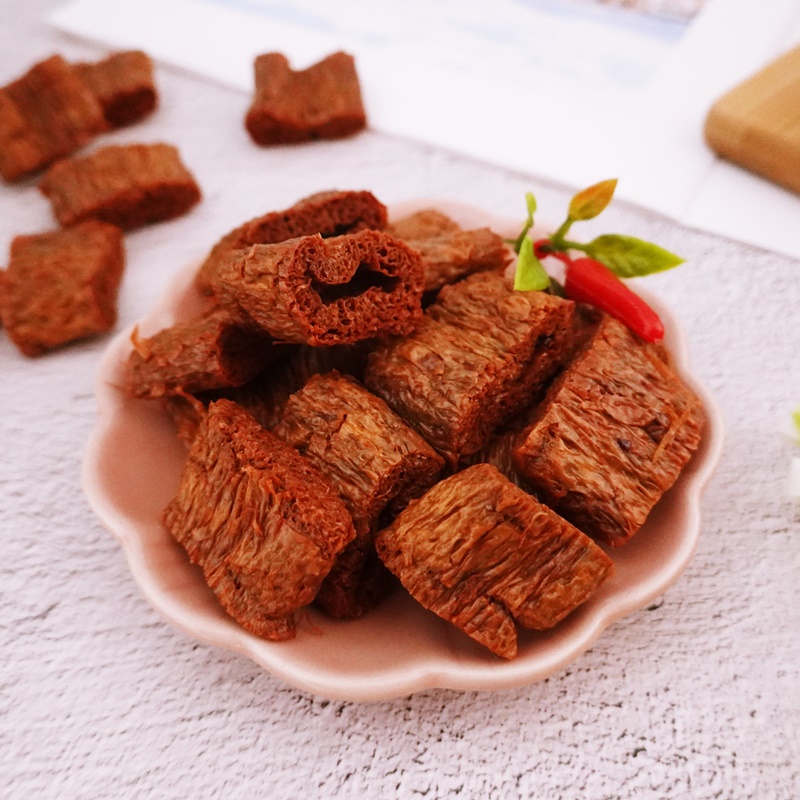 【食尚三味】麻辣竹腸 300g  素肉乾 素肉條 東坡竹輪 植物肉乾 素肉 麻辣素肉乾(台灣素肉乾)