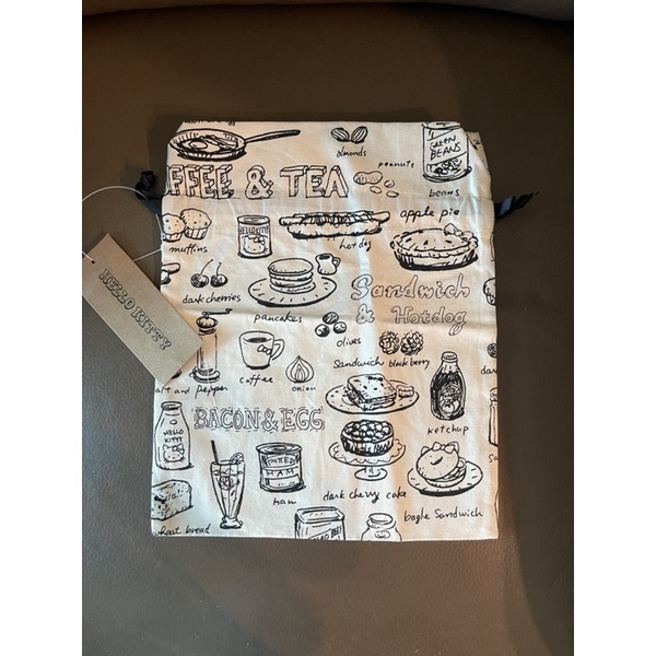 全新現貨🛒黑x米白底手繪Kitty西式早餐風格 旅行🧳束口萬用收納袋 小物袋 吐司培根熱狗三明治