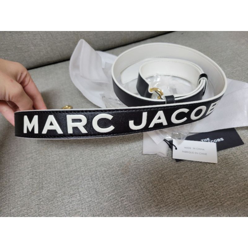 現貨MJ背帶 相機包背帶 Marc Jacobs黑皮革浮雕凸字 LOGO款