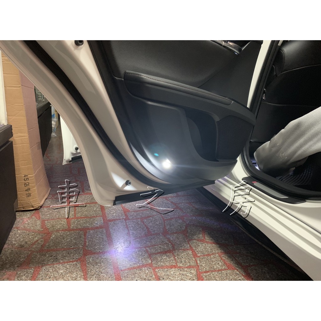(車之房) 2019 8代 CAMRY 汽油 油電 後門照地燈 LED白光 平面式 需鑽孔