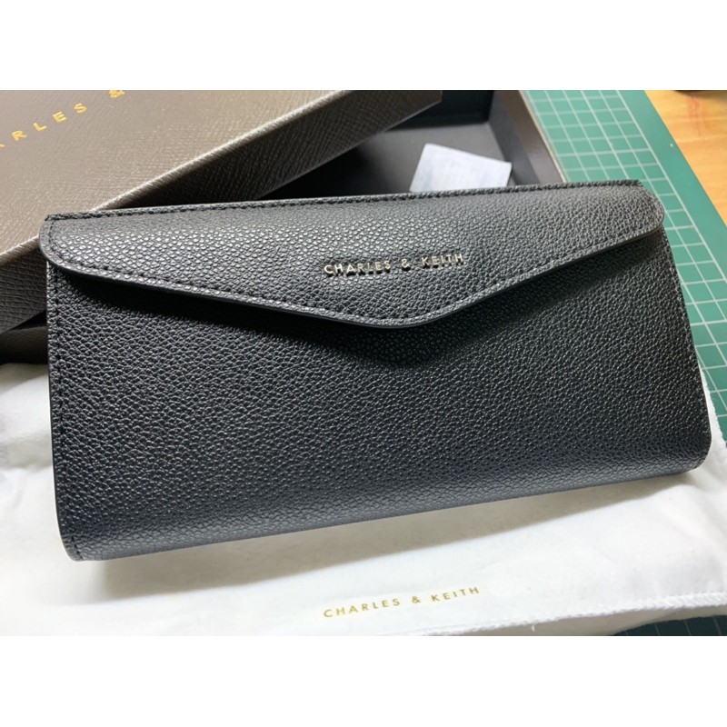 🖤《Charles &amp; Keith》🖤  小CK 黑色 信封式長夾 CK6-10680734 簡約時尚 母親節禮物