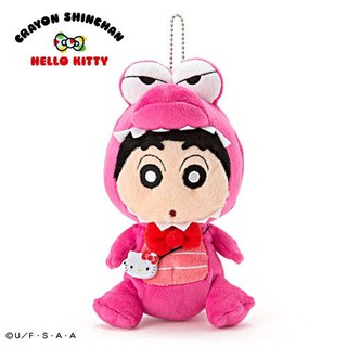 蠟筆小新 x Hello Kitty 絨毛玩偶吊飾《桃.鱷魚裝》鑰匙圈.掛飾.玩具