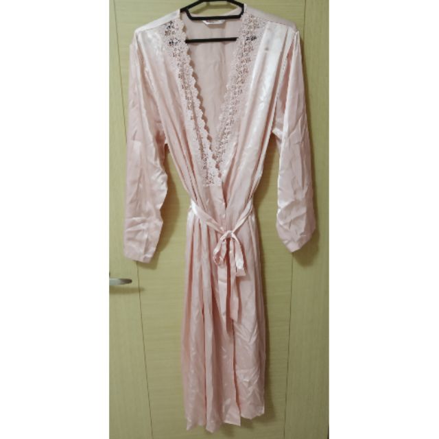 專櫃華歌爾wacoal粉色刺繡長版緞面睡袍