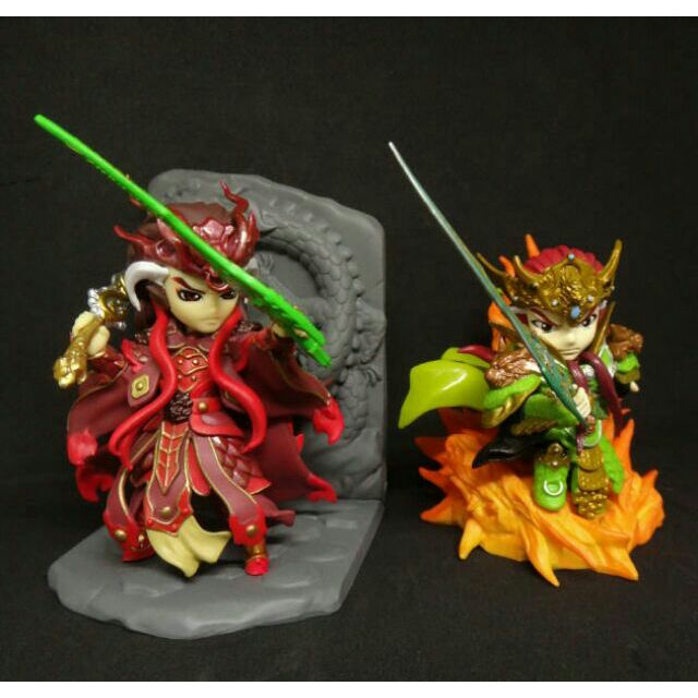 霹靂3D激戰天下御天五龍之熾燄赤麟&傲世蒼宇刀無極與邪天御武，赤麟雙手持影神刀與荒豹雷刀，刀無極持影神刀