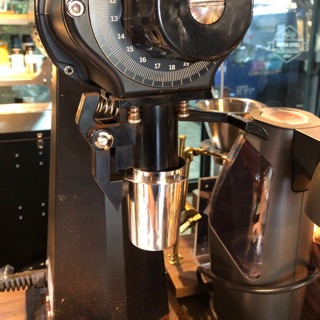 MINOS 商用 不鏽鋼 磨豆機 接粉杯 帶卡口 可夾在磨豆機上 直接倒入沖煮把手『93 coffee』