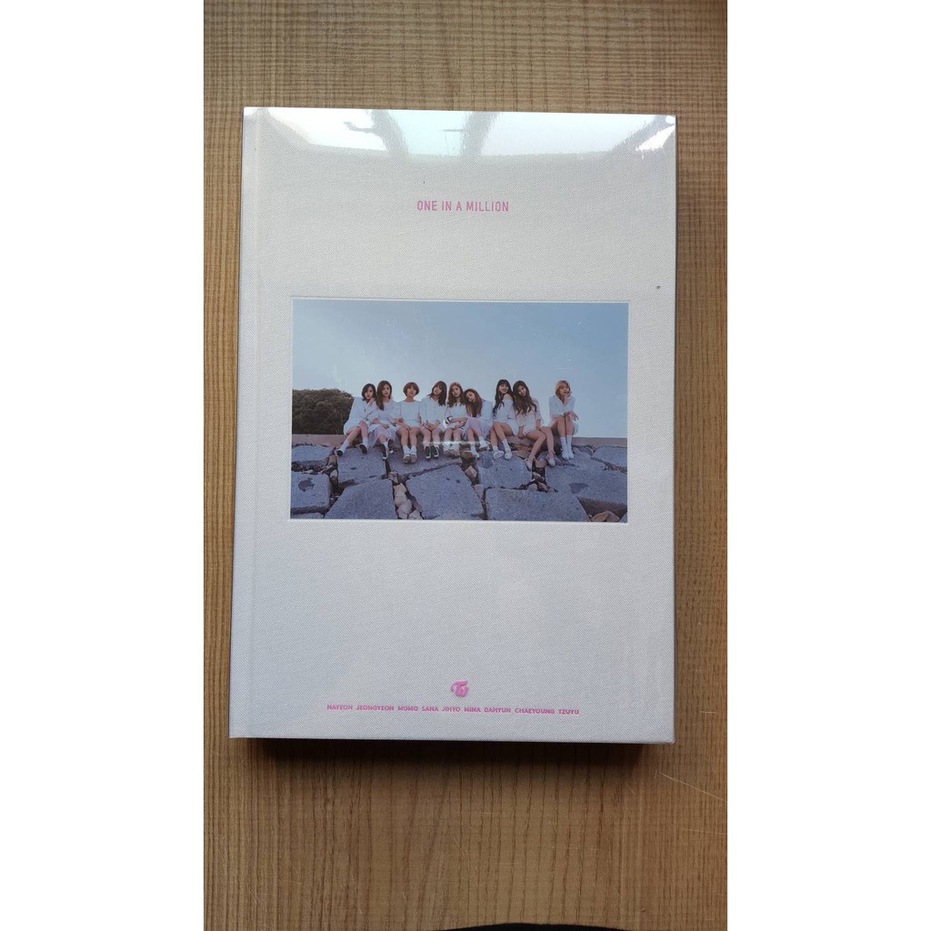 全新未拆寫真書 TWICE 1st PHOTOBOOK「ONE IN A MILLION」首張寫真集