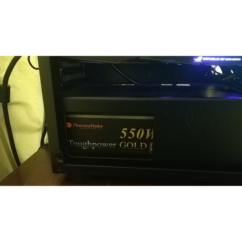 曜越 550W 80+金牌 半模組 + 威剛SU900 256G