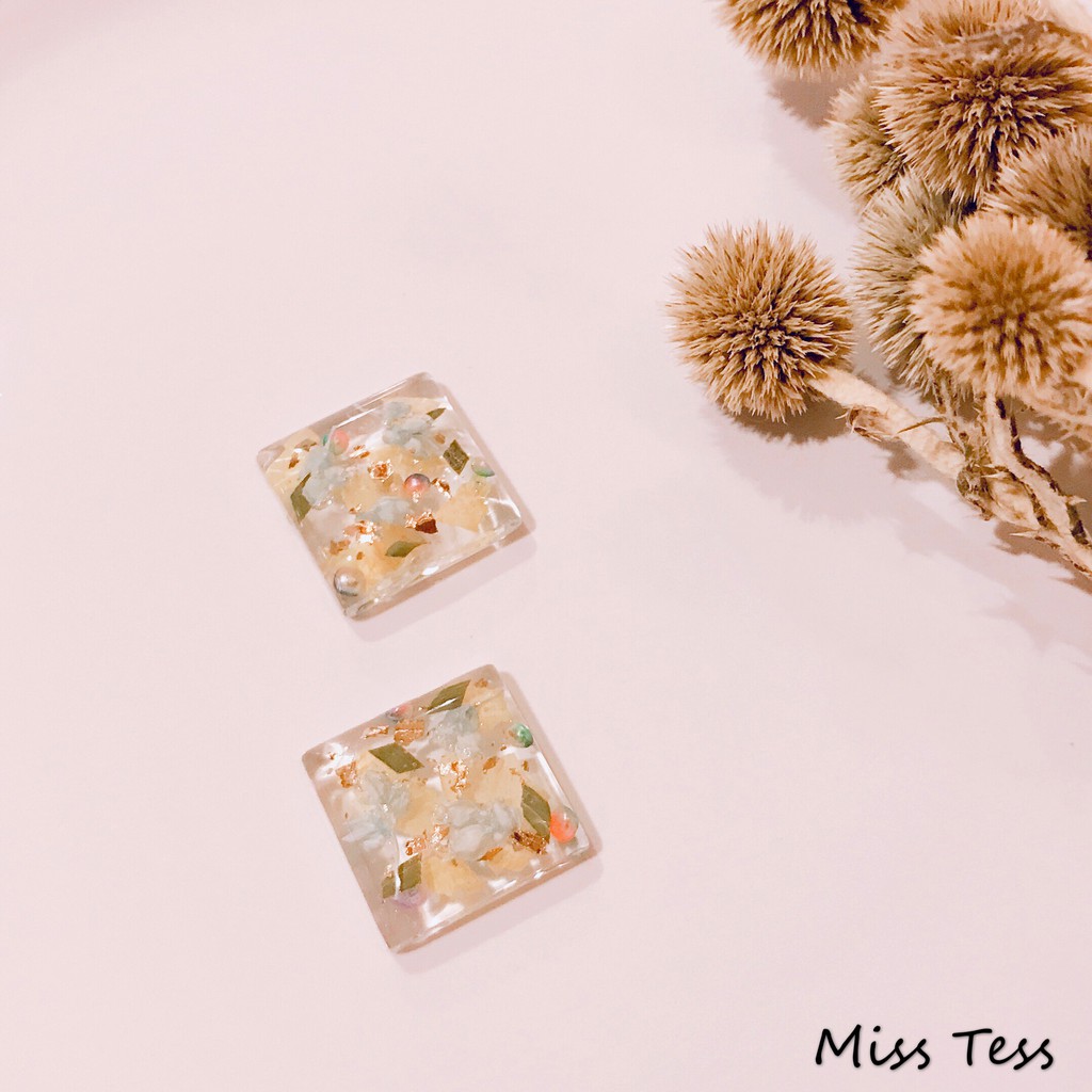 Miss Tess 手作 一隅有花 樹脂耳環不繡鋼耳針乾燥花珍珠手作飾品 蝦皮購物