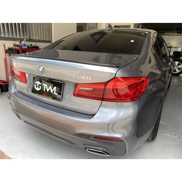 台灣之光 全新 BMW G30 17 18 19年P樣式鴨尾尾翼擾流板已烤漆銀粉黑原廠色號#475附3M膠條台灣製