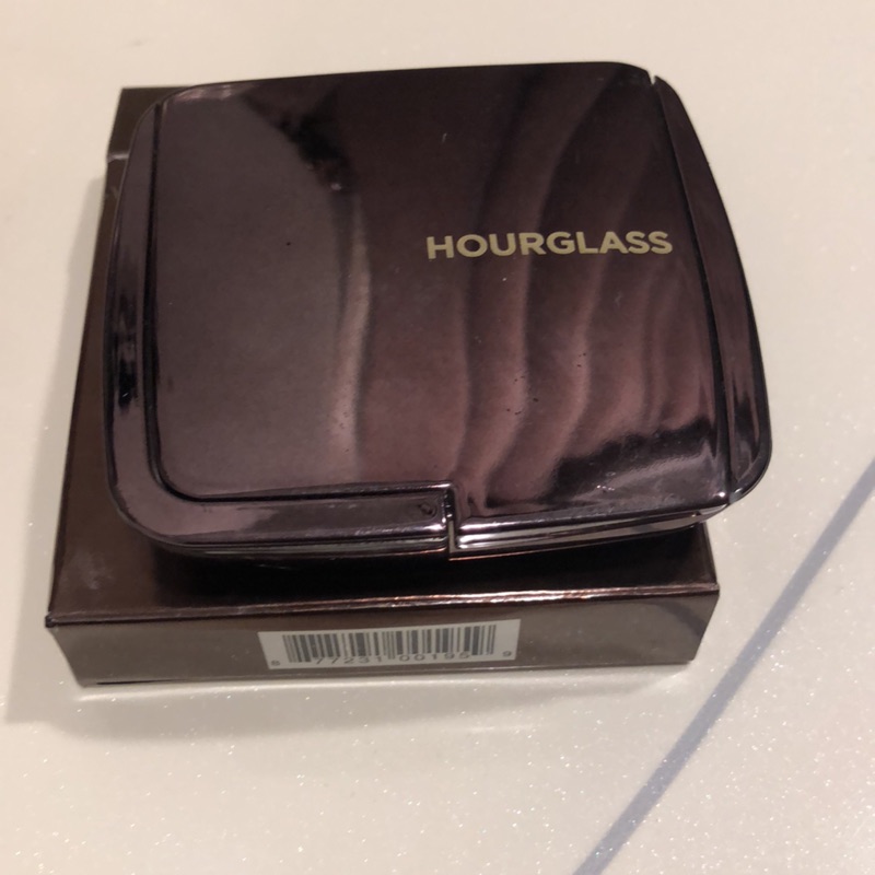 Hourglass ambient lighting powder-打亮餅moon light 便宜賣