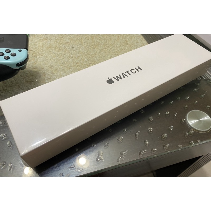 全新未拆Apple Watch SE GPS 44mm/太空灰色鋁金屬錶殼/黑色運動錶帶 MYDT2TA/A