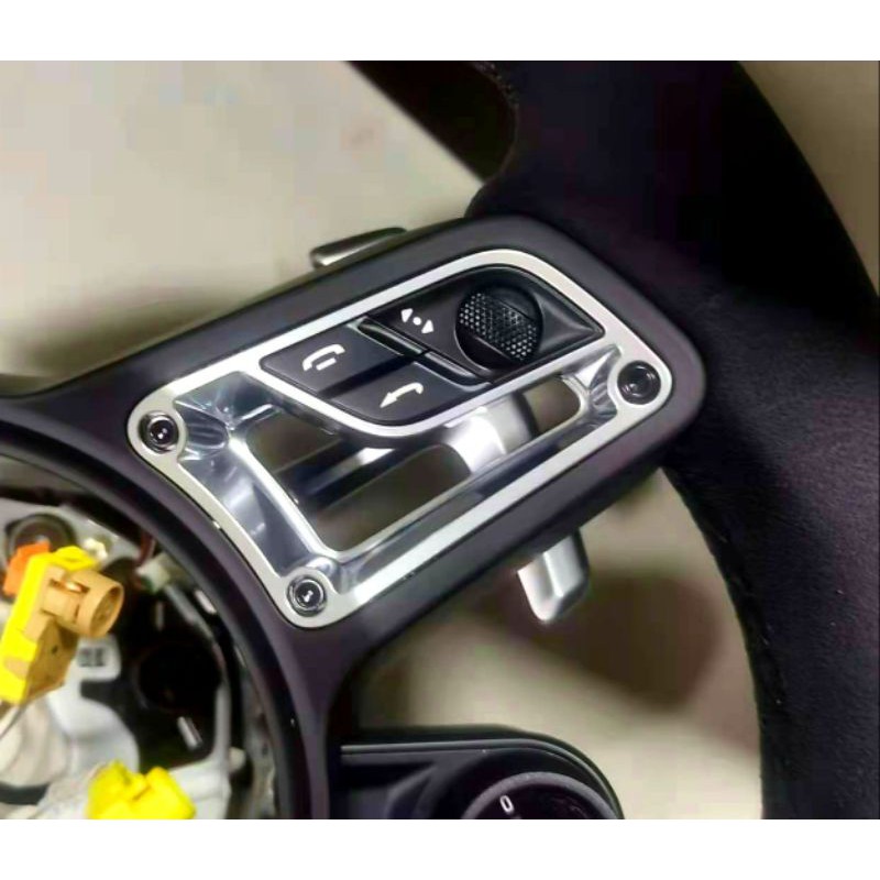 #porsche 911 992 新款雞皮多功能方向盤，全新，991.2/macam/982專用，歡迎詢問。